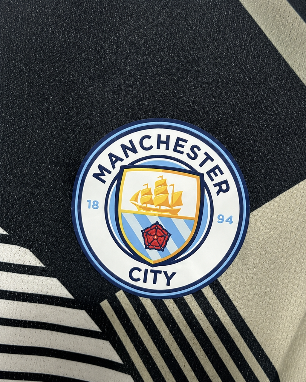 Czarna Koszulka Manchester City Geometric Gold
