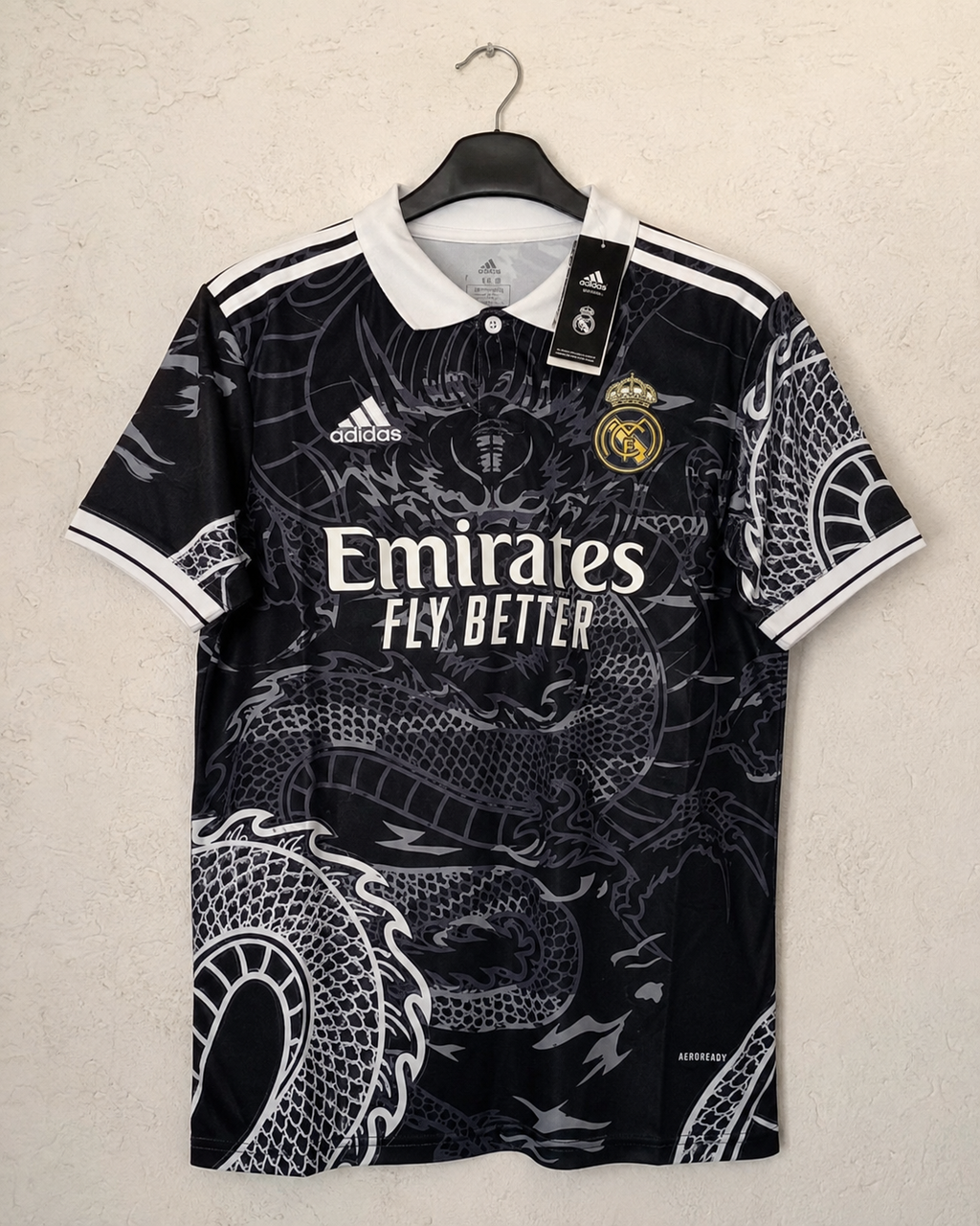 Schwarzes Real Madrid T-Shirt mit Drachen