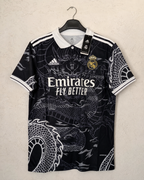 Schwarzes Real Madrid T-Shirt mit Drachen