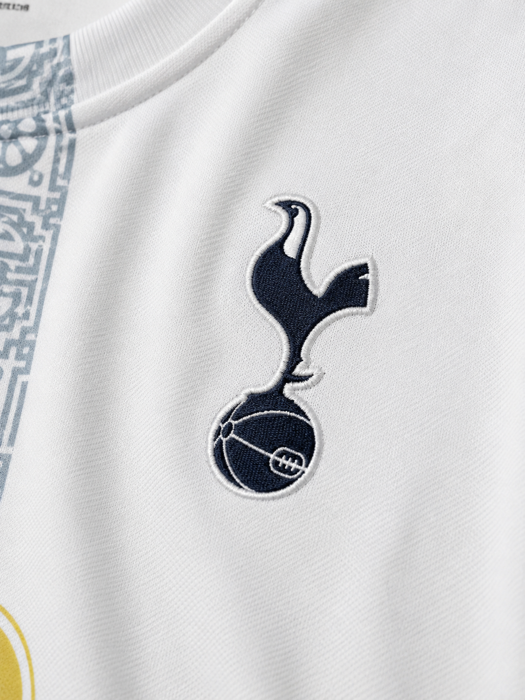 Biała Koszulka Tottenham Golden Serpent