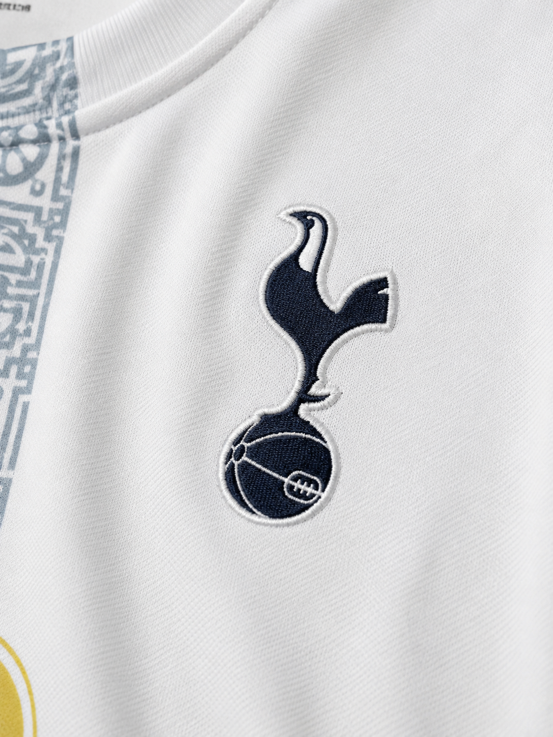 Biała Koszulka Tottenham Golden Serpent