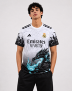 Real Madrid Trikot mit türkisfarbenem Drachen – Sonderedition