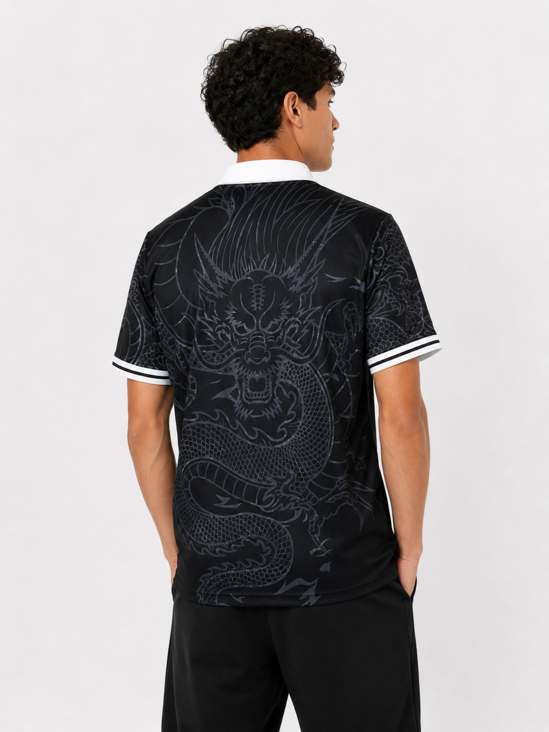 Schwarzes Real Madrid T-Shirt mit Drachen